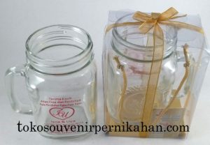 souvenir-pernikahan-gelas-drinking-jar-unik